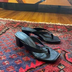 Intentionally Blank Black Thong Heeled Sandals Size 6